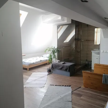 Ujkapu Sunshine Ráb