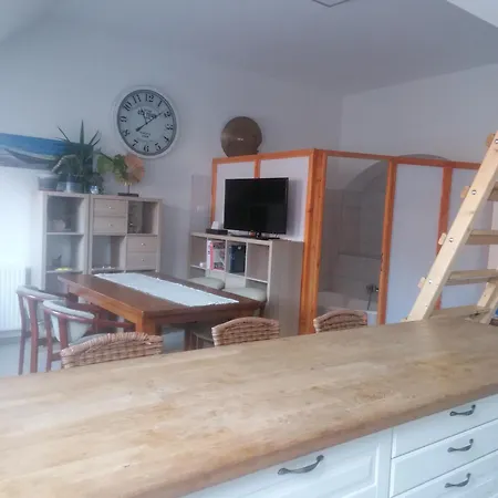 Ujkapu Sunshine Ráb